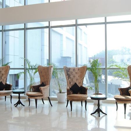Xenious World Square Hotel Ghaziabad Exteriör bild