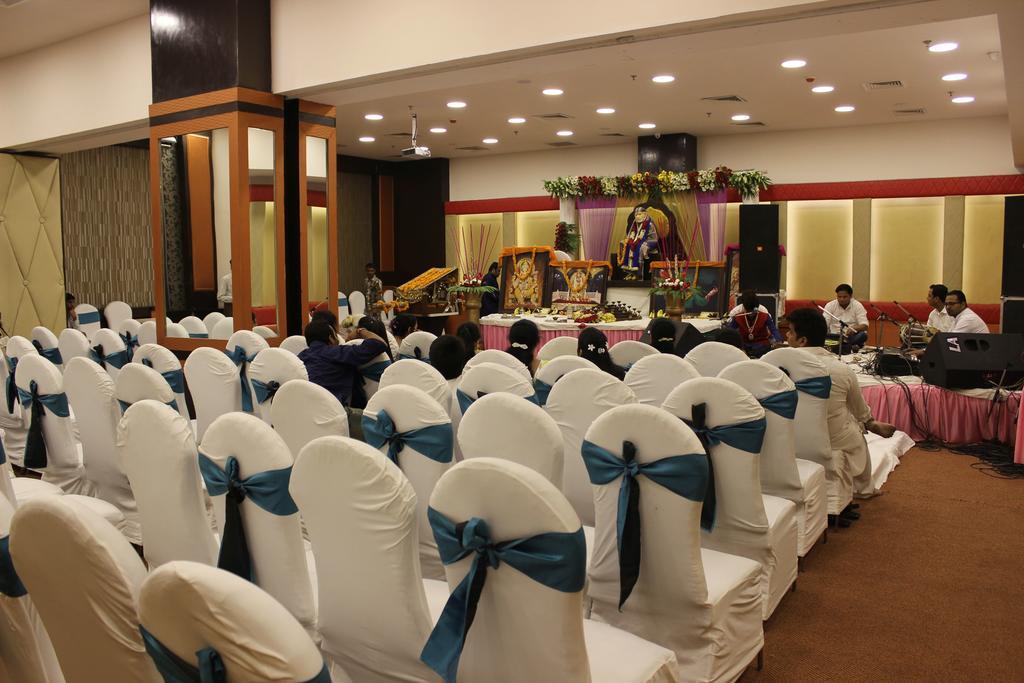 Xenious World Square Hotel Ghaziabad Exteriör bild