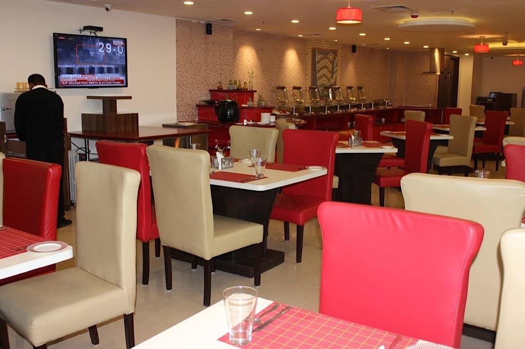 Xenious World Square Hotel Ghaziabad Exteriör bild