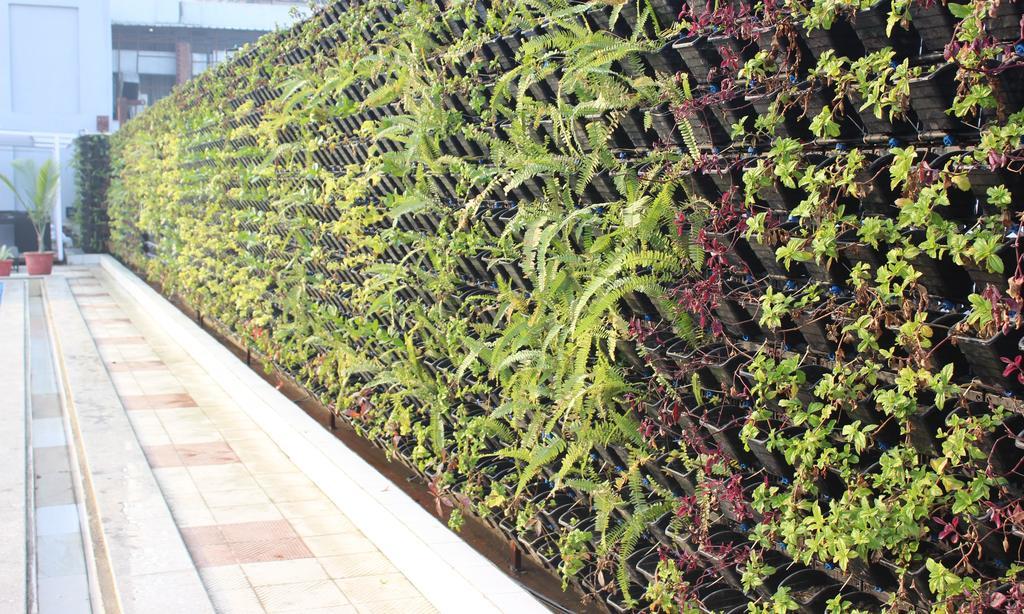 Xenious World Square Hotel Ghaziabad Exteriör bild