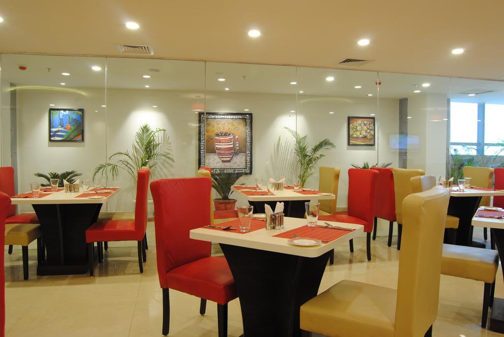 Xenious World Square Hotel Ghaziabad Exteriör bild