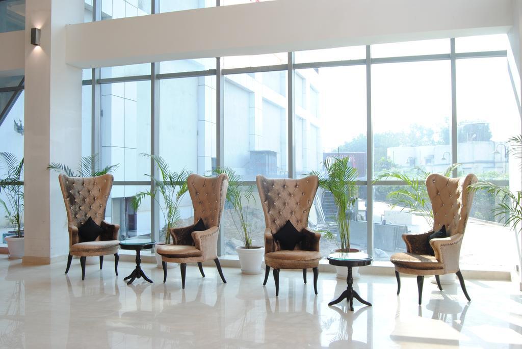 Xenious World Square Hotel Ghaziabad Exteriör bild