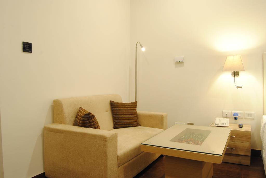 Xenious World Square Hotel Ghaziabad Exteriör bild