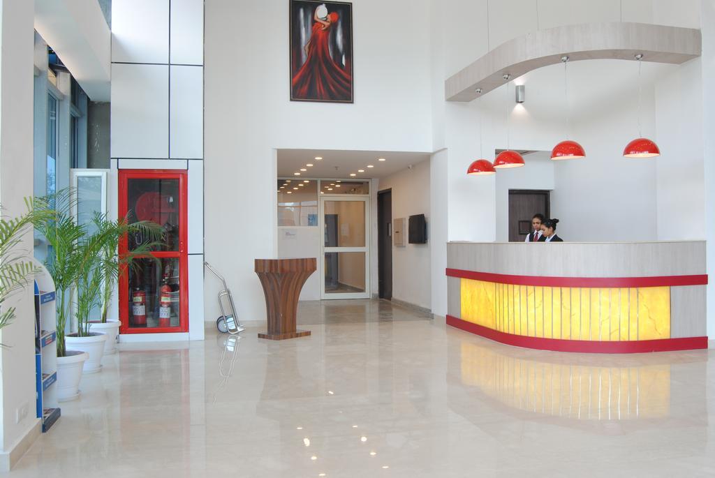 Xenious World Square Hotel Ghaziabad Exteriör bild