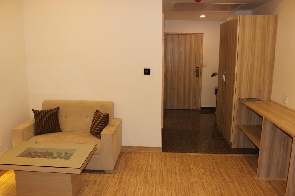 Xenious World Square Hotel Ghaziabad Exteriör bild